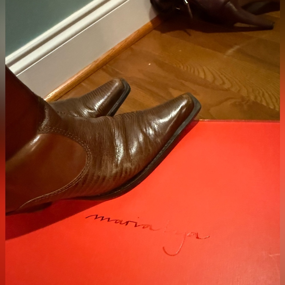 Luxurious Brown Leather Cowboy Boots - Picture 8 of 8